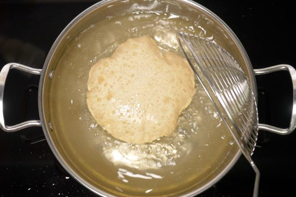 எண்ணெய் இல்லாமல் புசு புசு பூரி... தண்ணீரிலேயே சுட்டு எடுக்கலாம்! எப்படி தெரியுமா? | Poori Recipe In Tamil