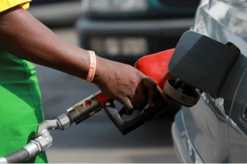 எரிபொருள் வரிசையில் காத்திருந்தவர் உயிரிழப்பு