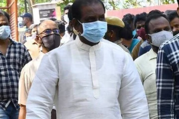 விருதுக்கு மீடுவால் எழுந்த கண்டனம்.. திருப்பி அளித்து அறிக்கை வெளியிட்ட வைரமுத்து!