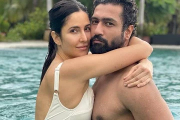 திருமணமாகியும் குறையாத கிளாமர்!! எல்லைமீறிய போஸில் நடிகை கேத்ரினா கைஃப்..