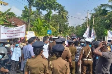 யாழில் ஸ்தம்பிதமடைந்த  முக்கிய வீதி!