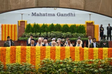 மகாத்மா காந்தி நினைவிடத்தில் அஞ்சலி செலுத்திய ஜி-20 மாநாட்டில் பங்கேற்ற தலைவர்கள்