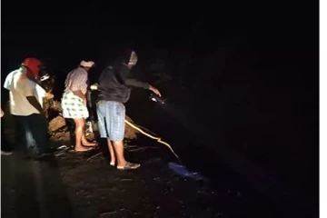 200 அடி பள்ளத்தில் குப்புற கவிழ்ந்த கார் - குழந்தை உட்பட 3 பேர் உடல் நசுங்கி பலி - சோகச் சம்பவம்