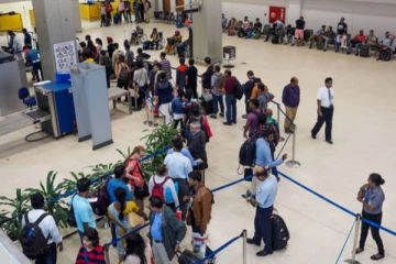 வெளிநாடு செல்ல காத்திருப்போருக்கு காவல்துறையினர் விடுத்துள்ள எச்சரிக்கை