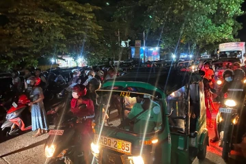 எரிபொருள் வரிசையினால் தொடரும் நெருக்கடி நிலை (PHOTOS)