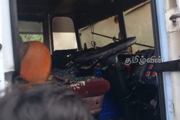 யாழில் திடீரென தீப்பற்றி எரிந்த தனியார் பேருந்து | Private Bus Sudden Fire Jaffna