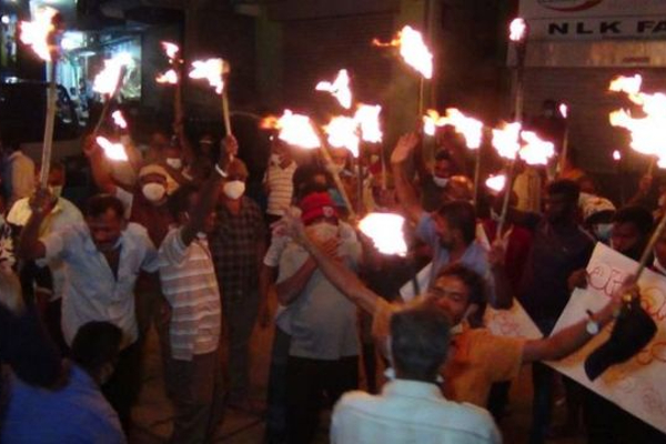 மக்கள் மரணத்தின் வாசலுக்கு செல்லக்காரணமான  கோட்டாபய– ரணில் உடனடியாக பதவி விலக வேண்டும்! - ஐபிசி தமிழ்