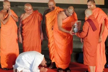 சிங்கள இந்துக்கள், சிங்கள முஸ்லிம்கள், சிங்கள கிறிஸ்தவர்கள் :ஒரே நாடு ஒரே சட்டம்!!