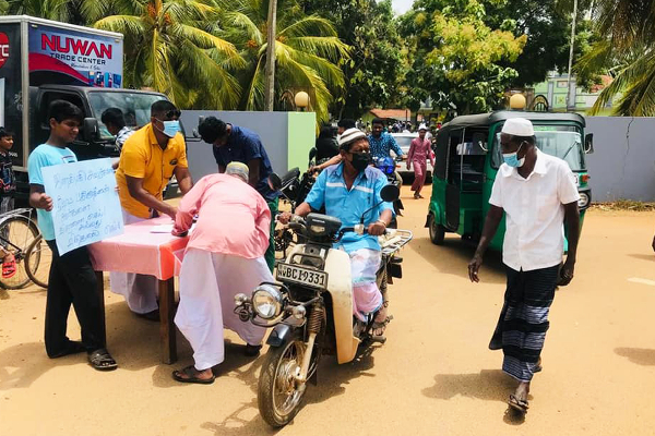 ரிஷாட்டை விடுதலை செய்யுமாறு கோரி கையெழுத்து வேட்டையில் இறங்கிய போராளிகள்! | Signature Hunt Demanding The Release Of Rishad ரிஷாட்டை விடுதலை செய்யுமாறு கோரி கையெழுத்து வேட்டையில் இறங்கிய போராளிகள்! | Signature Hunt Demanding The Release Of Rishad
