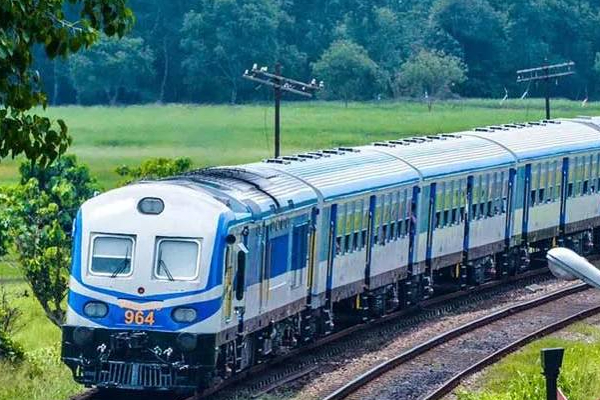 இலங்கையில் ரயில் சேவைகளுக்கு ஏற்பட்டுள்ள அபாயம் | Maintenance Crisis To Train Services In Sri Lanka