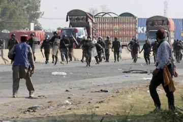 பொலிஸாரை நோக்கி சரமாரியான தூப்பாக்கிச்சுடு: 4 அதிகாரிகள் பலி!