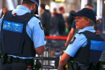 உணவு டெலிவரி பையில் மிக பழமையான மம்மி; காதலால் பிதற்றும் இளைஞன்!