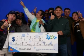 கனேடிய லொட்டரியில் பெருந்தொகை வென்ற ஒரே நிறுவனத்தில் பணியாற்றும் 12 ஊழியர்கள்