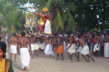 மட்டக்களப்பு சிவ சக்தி ஸ்ரீ முருகன் ஆலயத்தில் வெகு சிறப்பாக நடந்தேறிய சூரன்போர்