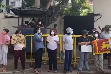 ரணில் வீட்டை முற்றுகையிட்ட மக்களால் பரபரப்பு!