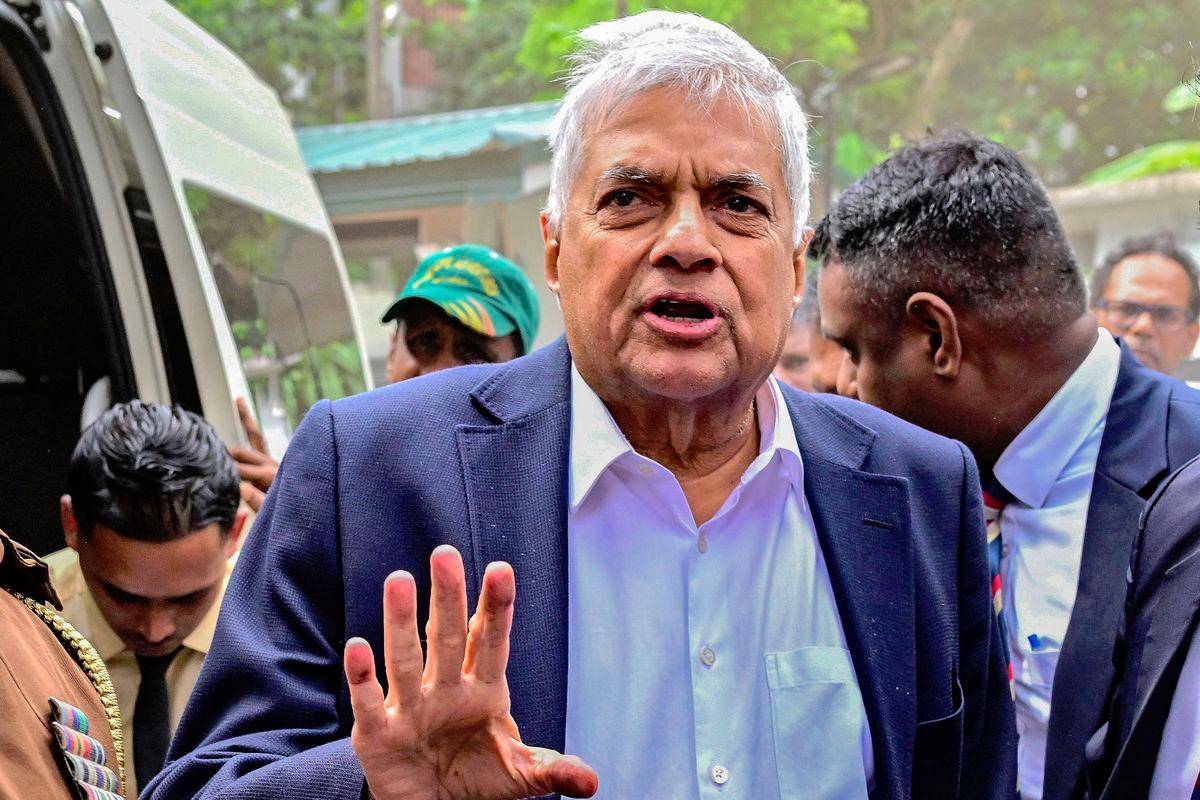 சிங்கப்பூர் சென்ற ரணிலின் தந்திரோபாயம்! தகவலறிந்த வட்டாரங்கள் வெளியிட்ட தகவல் | Ranil Goes Abroad Rani Case Law Order