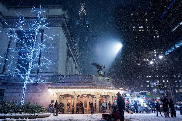 ஆயிரக்கணக்கான விமானங்கள் ரத்து... சாலைப் போக்குவரத்தைத் தவிர்க்க அறிவுறுத்தல் | Winter Weather In Us Northeast ஆயிரக்கணக்கான விமானங்கள் ரத்து... சாலைப் போக்குவரத்தைத் தவிர்க்க அறிவுறுத்தல் | Winter Weather In Us Northeast