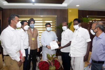 நீட் தேர்வில் இருந்து விலக்களிக்க வேண்டும் - ஒன்றிய அமைச்சரிடம் மா.சுப்பிரமணியன் வலியுறுத்தல்!