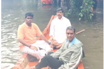 மக்கள் வெள்ளத்தில் தத்தளிக்க உங்களுக்கு போட்டோஷூட்டா? பாஜக தலைவரை வச்சு செய்யும் நெட்டிசன்கள்