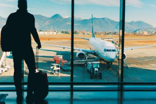 கட்டுநாயக்க விமான நிலையத்தில் சிக்கிய வெளிநாட்டவர்! அதிகாரிகளால் கண்டுபிடிக்கப்பட்ட திட்டம் | Bangladeshi National Arrested The Airport