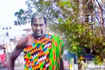 මහ මඟදී ස්ටාලින්ට සාරි අන්දවයි..වීදි බැස්ස පිරිසක් එක්ව කළ වැඩේ මෙන්න..(PHOTOS)