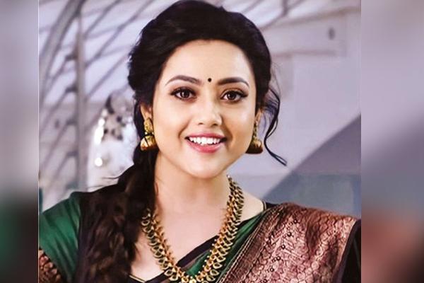 பிரபல நடிகையின் குடும்பத்தில் அனைவருக்கும் கொரோனா பாசிட்டிவ் - அதிர்ச்சியில் திரையுலகம் | Meenas Entire Family Affected By Covid 19