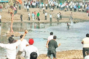 400 ஆண்டுகளாக இந்தியாவில் நடைபெறும் கல்வீச்சு திருவிழா - 934 பேர் காயம்; பின்னணியில் காதல் கதை