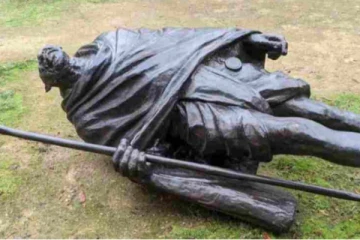 காந்தி சிலை சேதம்:மத்திய அரசு கண்டனம்!