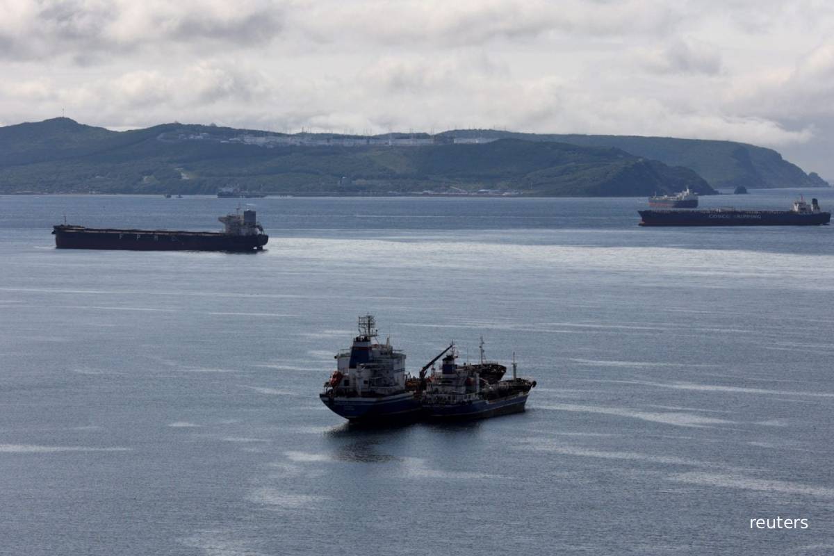 தானியங்களுடன் புறப்படவிருந்த இரண்டு கப்பல்கள் மீது ரஷ்ய ட்ரோன் தாக்குதல் | Russian Drones Hit Two Ships