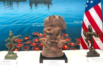 100-க்கும் மேற்பட்ட இந்திய தொல்பொருட்களை திருப்பி கொடுத்த அமெரிக்கா!