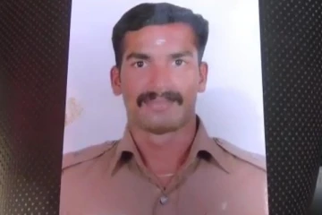 பல பெண்களுக்கு காதல் வலைவீசிய  காவலர் மீது மனைவி புகார்!