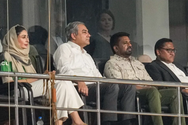 பாகிஸ்தானின் தோல்வியை பார்க்க முடியாமல் மைதானத்தை விட்டு ஓடிய அமைச்சர் | Pcb Chief Mohsin Naqvi Leaves Stadium Before Loss