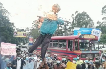 உரத் தட்டுப்பாட்டுக்கு எதிர்ப்பு தெரிவித்து நுவரெலியாவில் ஆர்ப்பாட்டம்