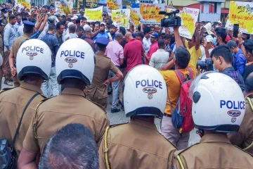 கொழும்பின் நேற்றைய போராட்டம்! கட்டுப்பாட்டுக்குள் கொண்டு வரப்பட்ட நிலவரம்..