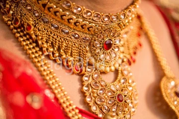 රන් මිල යළි පහලට. - නව මිල පරාසයන් මෙන්න.