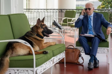 ධවල මන්දිරයේ රජ සැප අහිමි වුන බය නැති "කමාන්ඩර්". (PHOTOS)