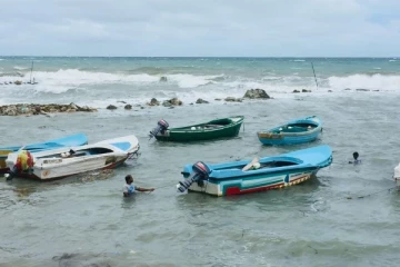 கடல் கொந்தளிப்பால் மீனவர்கள் பாதிப்பு (Photo)