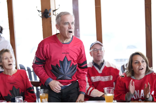 கனடிய பிரதமர் குடும்பத்துடன் பார்த்து ரசித்த போட்டி ; கனடிய அணி தோல்வி | Carney Watching Canada Us Gold Medal Hockey கனடிய பிரதமர் குடும்பத்துடன் பார்த்து ரசித்த போட்டி ; கனடிய அணி தோல்வி | Carney Watching Canada Us Gold Medal Hockey