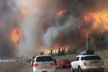 கனடாவின் மேற்குப் பகுதியில் காட்டுத் தீ; ஆயிரக்கணக்கானோர் வெளியேற்றம்