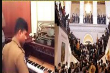 புரட்சியில் ஈடுபட்டவர்களை மகிழ்விக்க பியானோ வாசித்த காவல்துறை அதிகாரி - எடுக்கப்பட்ட நடவடிக்கை