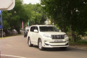 அமைச்சின் 18 வாகனங்களை தனிப்பட்ட பாவனைக்கு பயன்படுத்திய அமைச்சர்