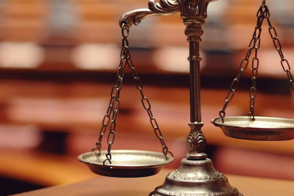 மட்டக்களப்பில் சிக்கிய போலி சட்டத்தரணி; பல இலட்சம் ரூபா மோசடி! | Fake Lawyer Caught In Batticaloa