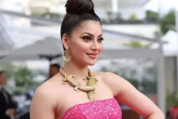 நடிகை ஊர்வசி ரவுத்தலா Cannes விழாவில் அணிந்த Necklace இத்தனை கோடியா?- ஷாக்கான ரசிகர்கள்