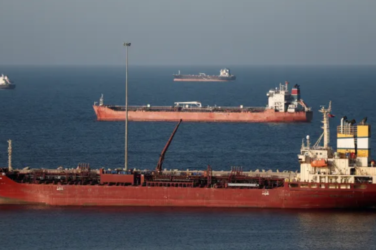 ஹோர்முஸுக்கு அருகில் மாபெரும் குண்டுகளால் தாக்குதல்.. பதற்றத்தை அதிகரிக்கும் அமெரிக்காவின் நகர்வுகள் | Near Hormuz Strait Us Hits Iranian Missile Sites