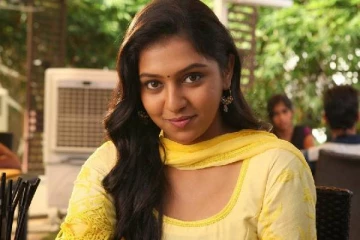 படங்களில் குடும்ப பெண்ணாக வரும் நடிகையா இது? தூள் கிளப்பும் Dance video