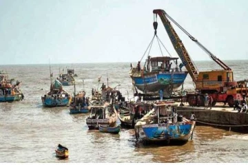 யாழில் இந்தியவின் 135 படகுகள் ஏலத்தில் விற்பனை