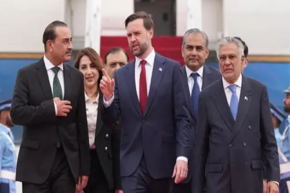 ஹோர்முஸ் நீரிணையின் கட்டுப்பாடு : ஈரான் வெளியிட்ட அதிரடி அறிவிப்பு | Iran To Maintain Control Hormuz Until War Ends