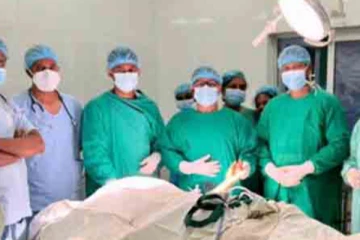 ඥාතීන් සිරුරෙන් වෙන්කළ 21 හැවිරිදි තරුණියගේ අත බද්ධ කෙරේ