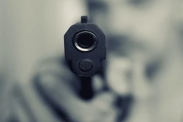 உணவு கொடுக்காத மருமகள்.. சுட்டுக்கொன்ற மாமனார் : மராட்டியத்தில் அதிர்ச்சி சம்பவம்