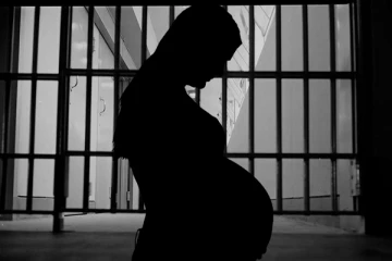 சிறையில் அதிகரிக்கும் கர்ப்பிணிகள்; ஆண்கள் நுழைய தடை!